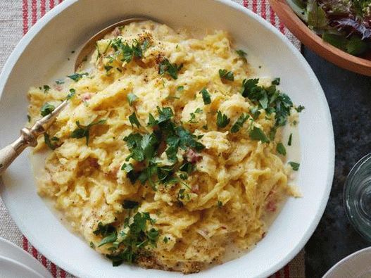Foto de macarrão espaguete com abóbora Carbonara