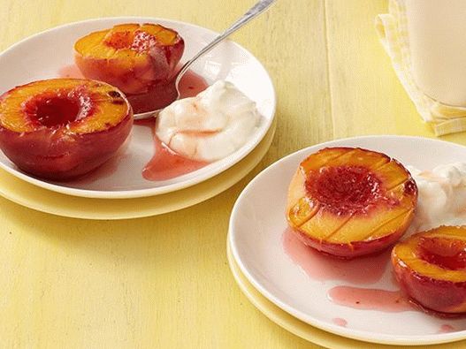 Foto de pêssegos assados   com mascarpone
