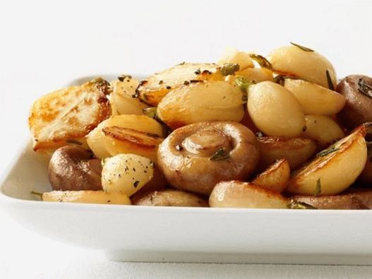 Foto de nabo assado com cogumelos