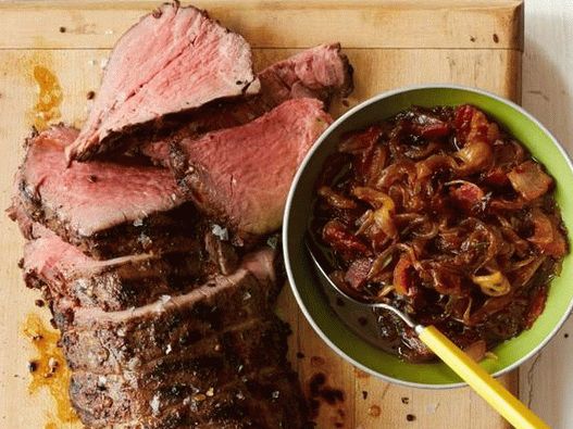 Foto Lombinho de carne grelhado com cebola e geléia de bacon