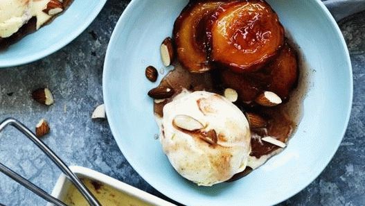 Foto de pêssego grelhado em vinho com mascarpone