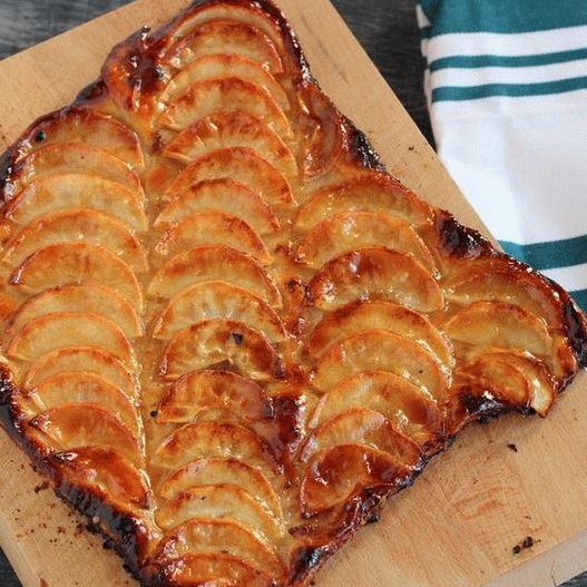Torta de fotos com maçãs de caramelo