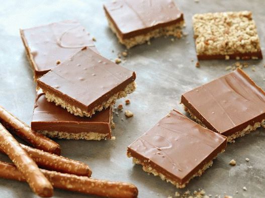Foto Bolos com chocolate, amendoim e canudos sem fermento