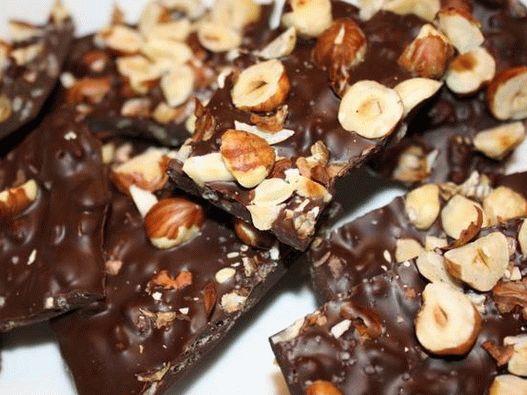 Foto Uma barra de chocolate preto