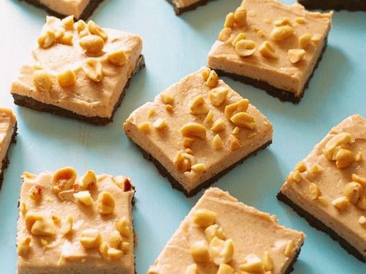 Bolos com chocolate, amendoim e cream cheese sem fermento