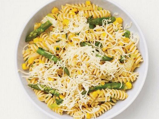 Foto de primavera com macarrão Fusilli