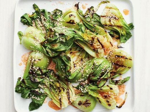 Foto - Bok choy com sementes de gergelim grelhadas