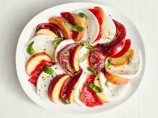 Foto - salada Caprese com pêssegos