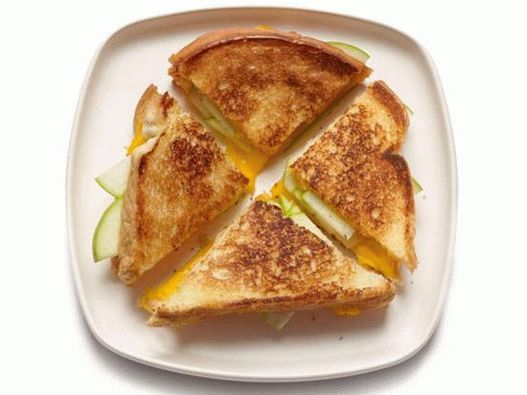 Foto do prato - sanduíche quente com queijo e maçã de Ri Drummond
