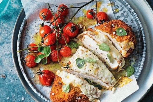Foto Uma receita simples de frango com parmesão