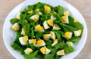Salada de ovo simples