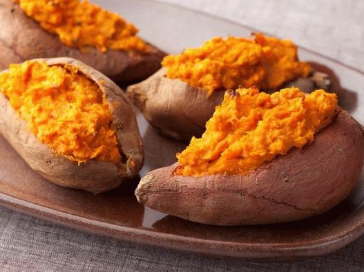 Batata-doce recheada com requeijão