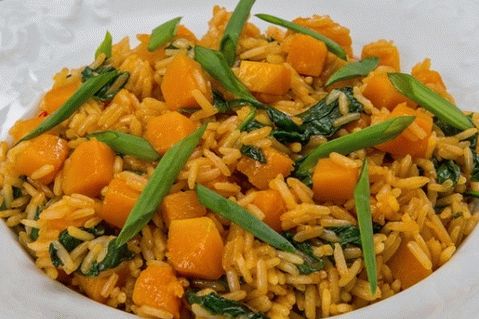 Legumes apimentados com arroz perfumado