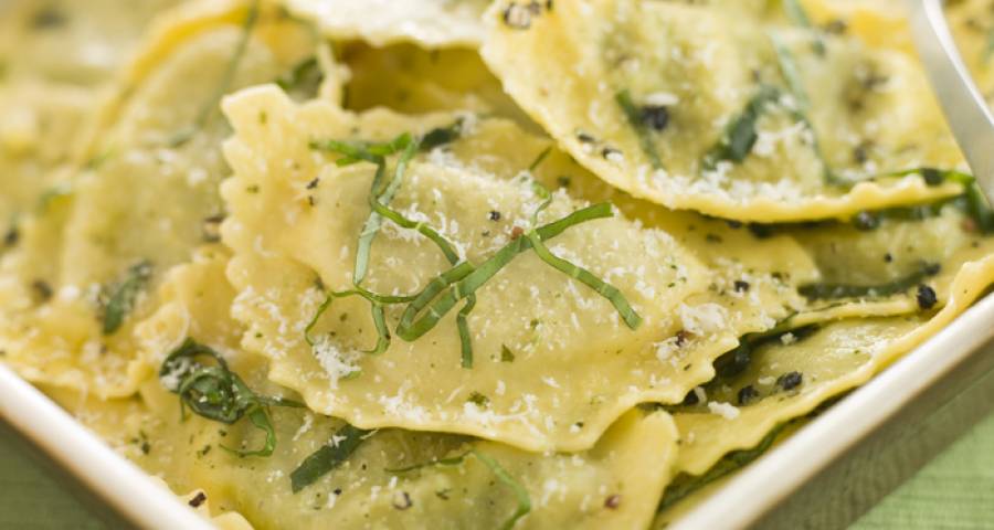 Ravioli com peixe e ovo