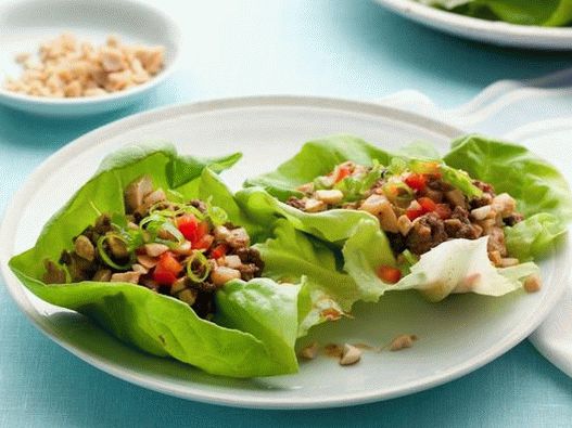 Carne com tofu na alface