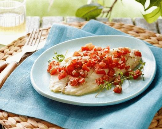 Foto - Tilápia com legumes em uma folha no forno