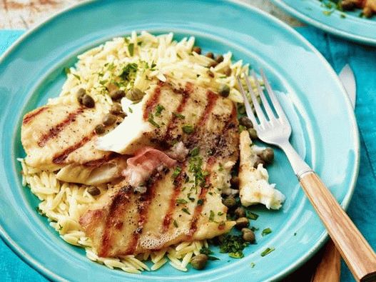 Foto - tilápia grelhada com óleo de limão, alcaparras e pasta de orzo