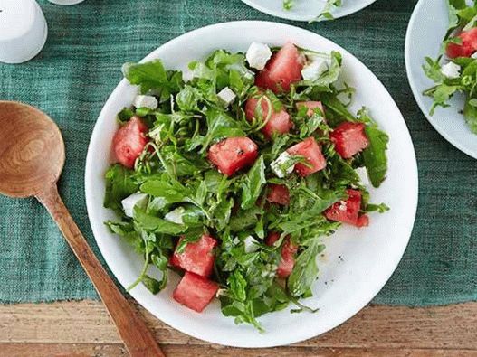 Foto - Salada de rúcula, melancia e feta