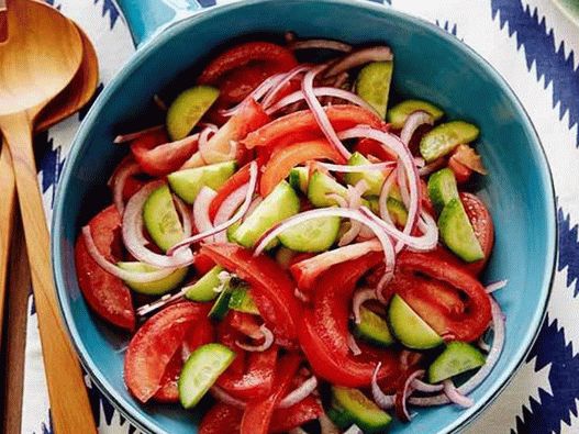 Foto - Salada de tomate, cebola e pepino