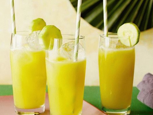 Foto - Refrigerador de pepino e abacaxi com tequila