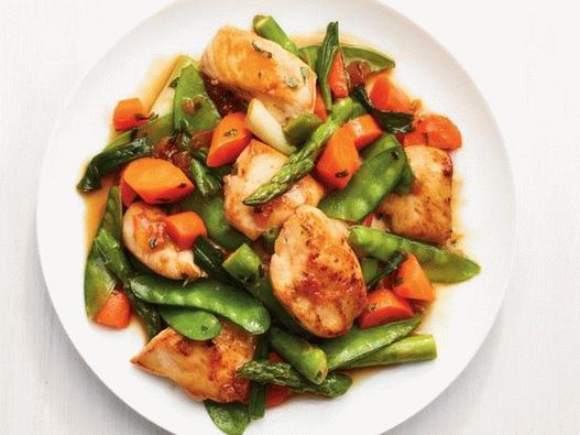 Frango frito com legumes da primavera em cobertura de damasco
