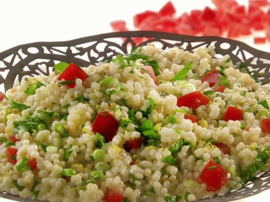 Salada de cuscuz israelense com taboulet