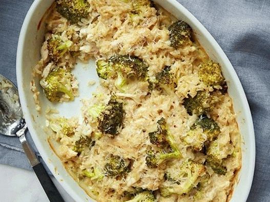 Caçarola com arroz, frango e brócolis