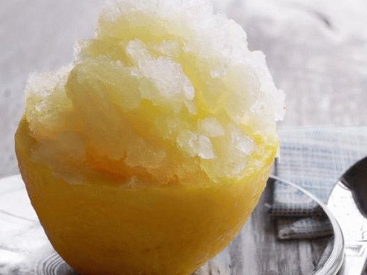 Foto - fruta gelo de limonada com manjericão