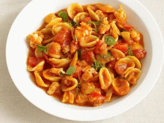 Macarrão Orecchiette com camarão em molho de tomate