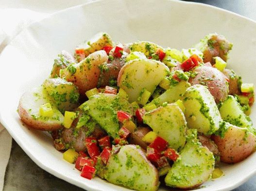 Salada de batata com pesto