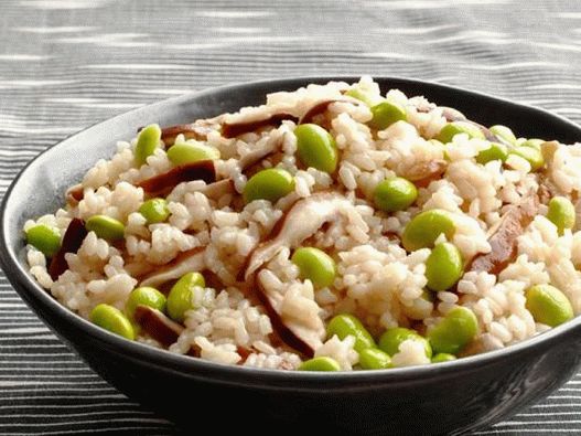 Foto arroz com feijão edamame e cogumelos shiitake