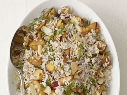 Foto arroz com grelha de nectarinas