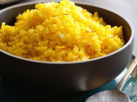 Foto de arroz com açafrão
