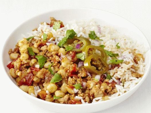 Foto arroz com molho de peru com milho