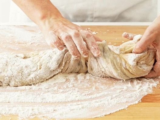 Aperte as extremidades do rolo e torça várias vezes