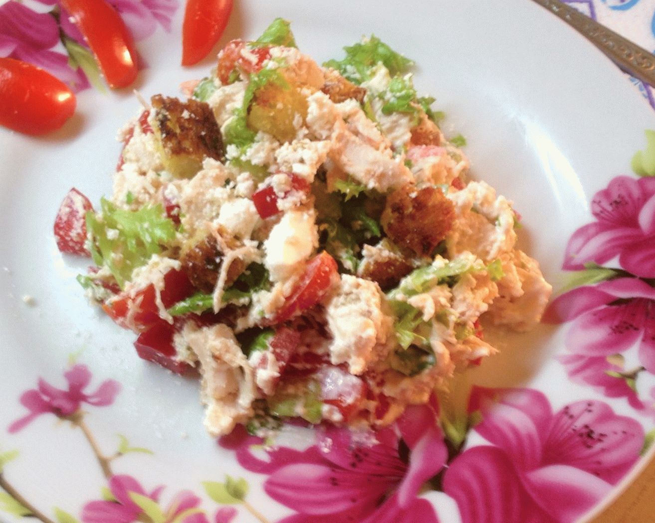 Salada Caesar com Queijo Feta