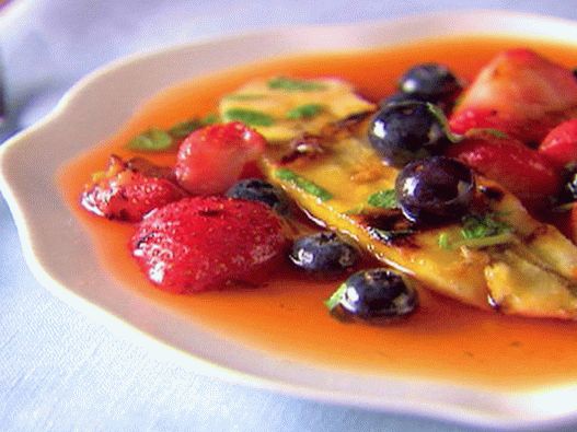 Salada de frutas grelhada com foto