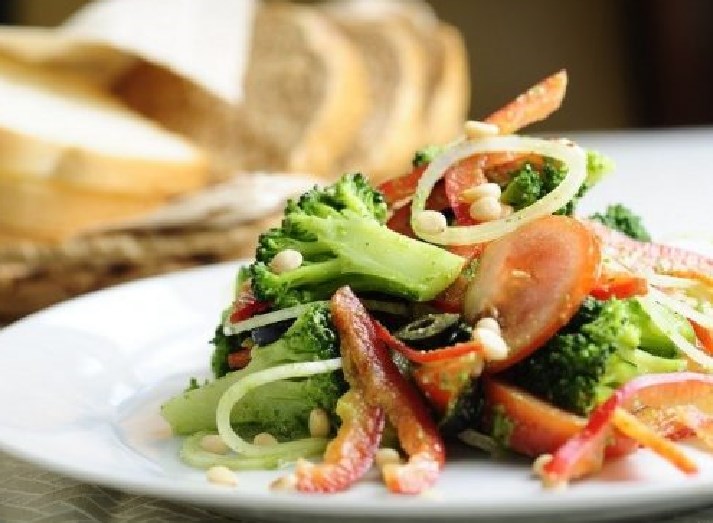 Salada de repolho de brócolis