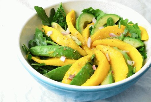 Foto salada de manga e abacate