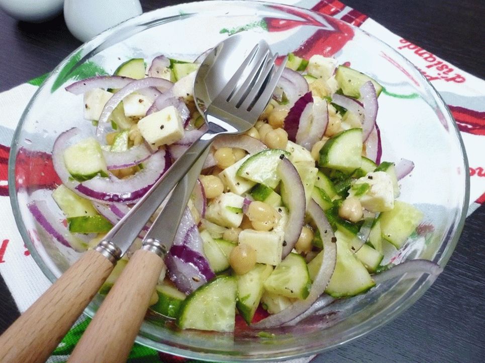 Salada de Pepino com Grão de Bico