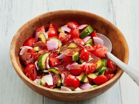 Salada de tomate com pancetta crocante