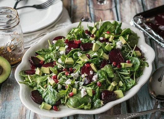 Foto salada de beterraba, queijo de cabra e rúcula