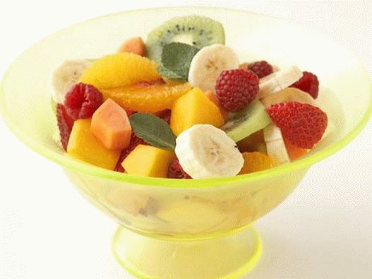 Foto Salada de frutas frescas com hortelã