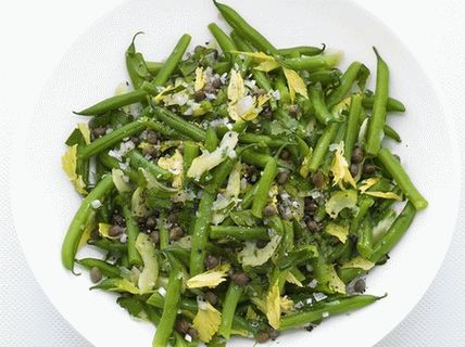 Foto salada de feijão verde e aipo