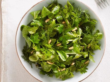 Foto salada de milho com ervas e pinhões