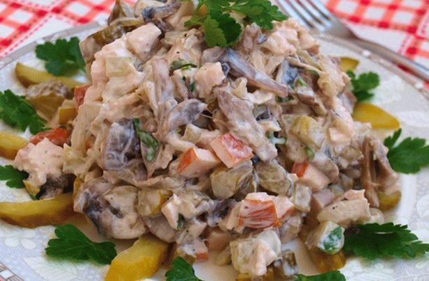 Salada de carne com cogumelos