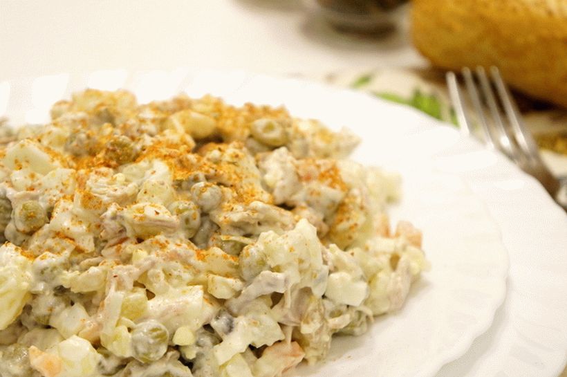 Salada Olivier com peru
