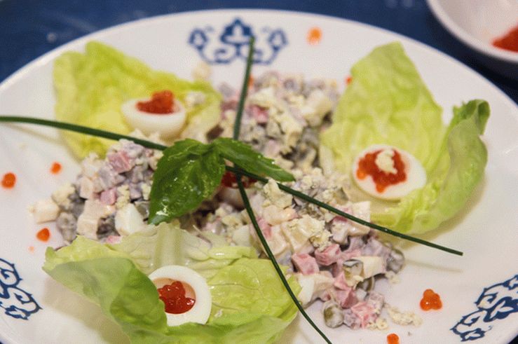 Salada "Olivier" com vitela