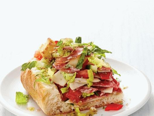 Foto salada de panzanella em uma tigela de pão