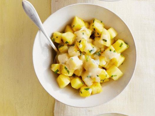 Photo Salad com abacaxi e creme